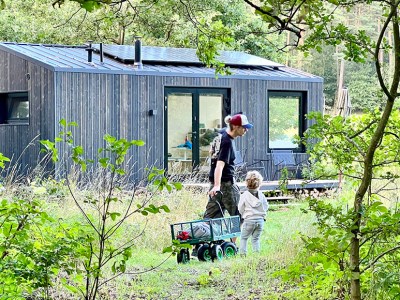 Tiny House von Raus life: Familienurlaub im Grünen