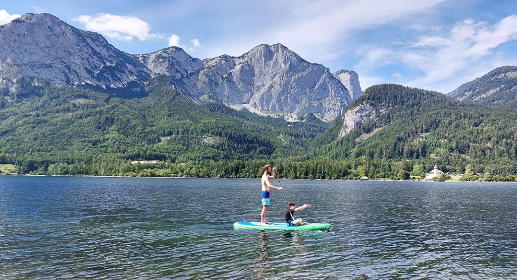 Badeurlaub im Salzkammergut: Familienauszeit am Grundlsee (Österreich)