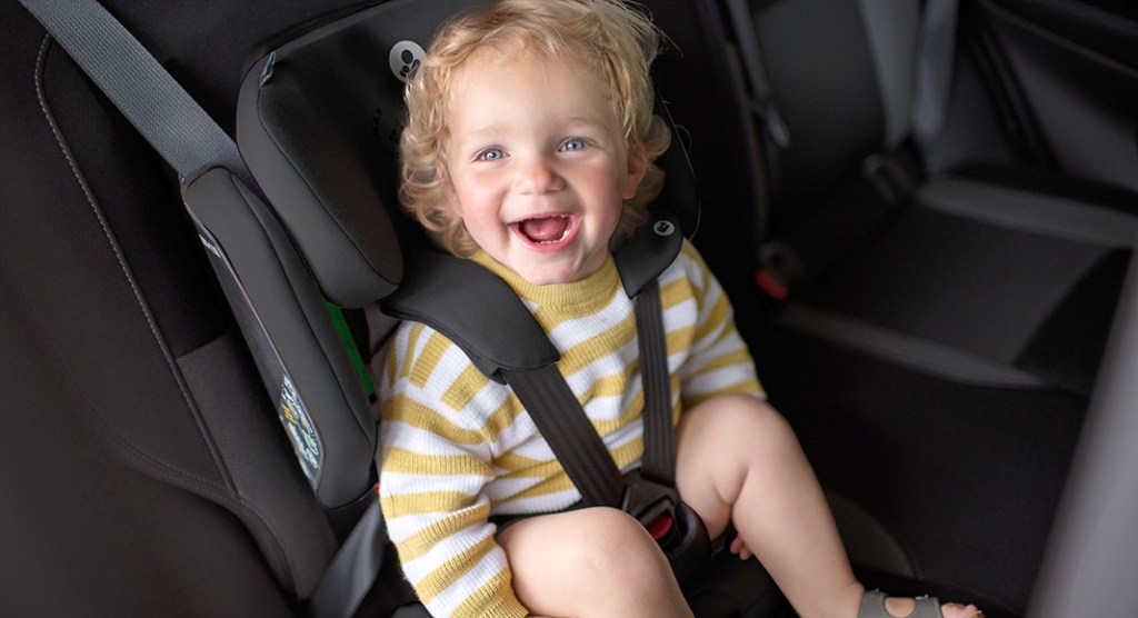 Neues Reise-Gadget: Faltbarer Kindersitz für den Familienurlaub