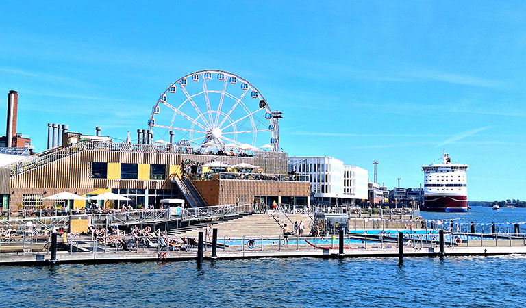 Das Riesenrad in Helsinki mit Saunagondel.