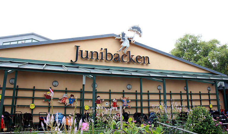 Fassade des Mitmachmuseums Junibacken in Stockholm in Schweden