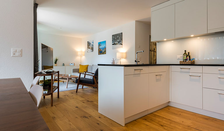 Ferienwohnung im Montela Hotel mit offenem Wohn- und Essbereich und Küche