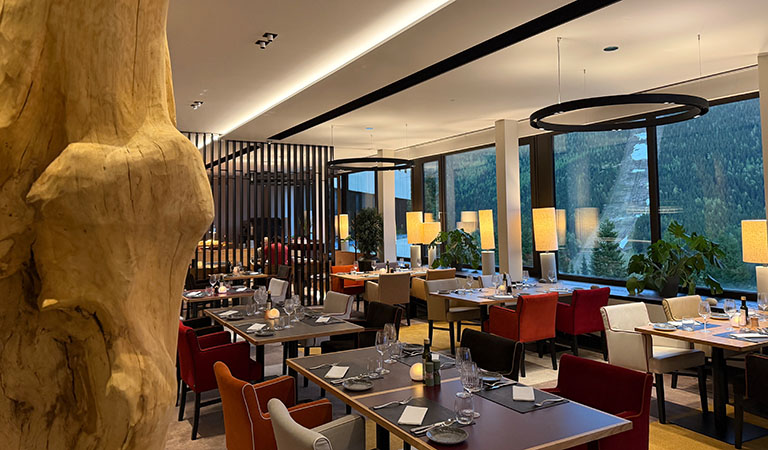 Speisesaal im Hotel OREA Resort Horal oberhalb von Spindlermühle im Riesengebirge in Tschechien.