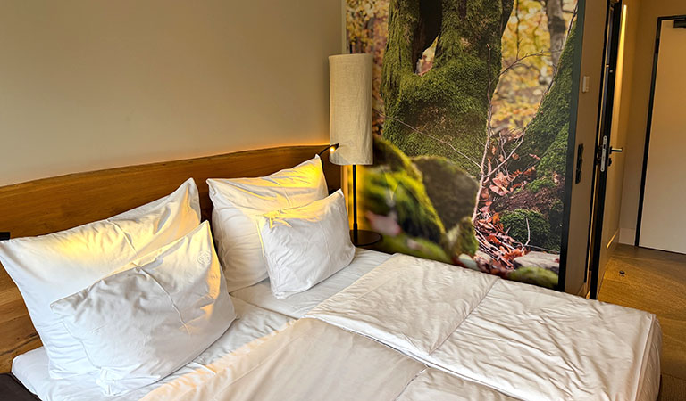 Doppelbett im Hotel  OREA Resort Horal oberhalb von Spindlermühle im Riesengebirge in Tschechien.