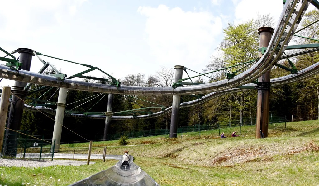 Die Sommerrodelbahn auf dem großen Inselberg im Thüringer Wald.