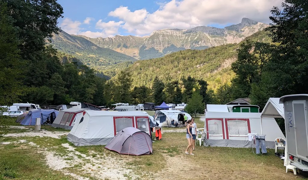 Das Areal des Familien-Sportcamps von Elan Sportreisen in Slowenien.