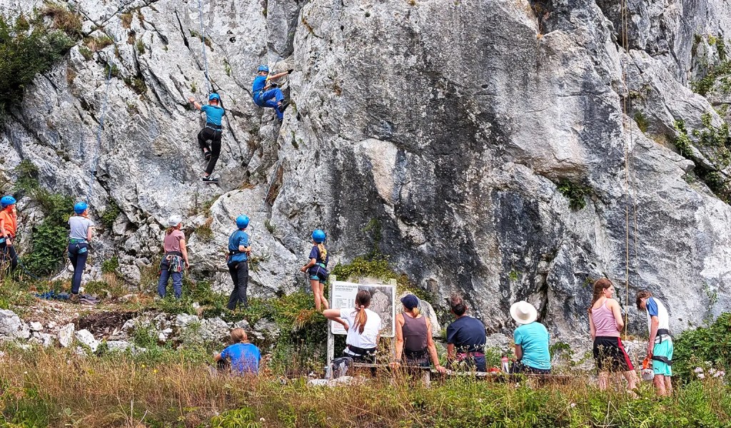 Kletterer am Hausfelsen in Kobarid, Slowenien.
